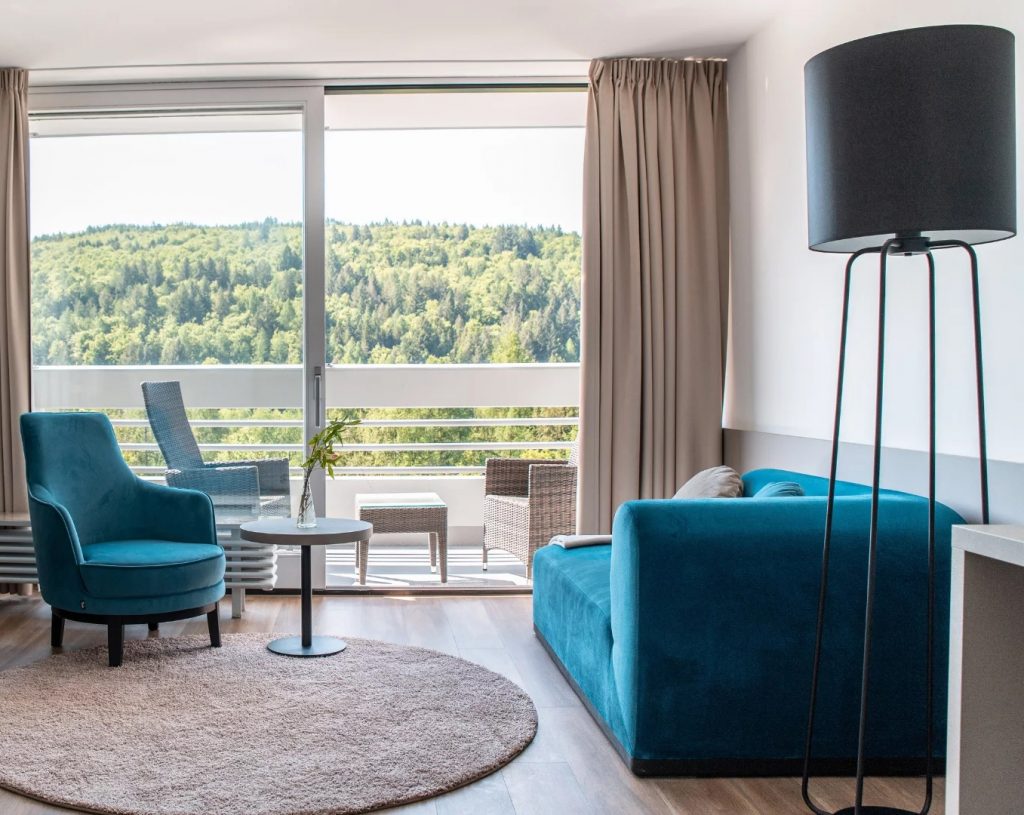 Hescuro Klinik Regena Bad Brückenau | Theska Hoteleinrichtung | Moderne Hotelzimmer | Theska Moebel