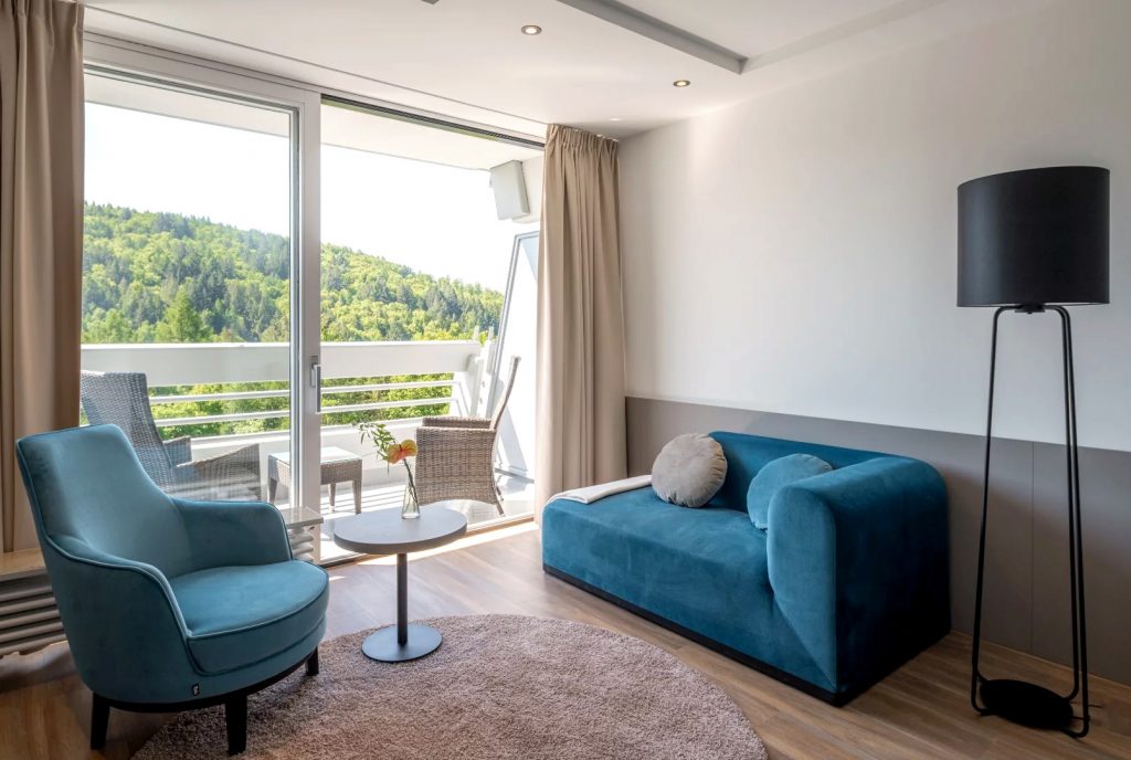 Hescuro Klinik Regena Bad Brückenau | Theska Hoteleinrichtung | Moderne Hotelzimmer | Theska Moebel