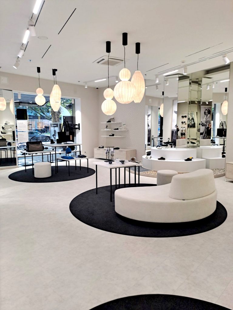 leguano Barfußschuhe store Berlin Kurfürstendamm | Theska Hoteleinrichtung | Designermöbel und Lampen | | Designer Einrichtung | shop design