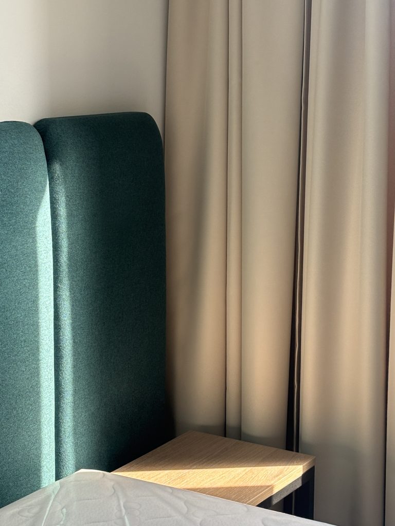 ARC Hotel | Halle Saale | Theska Hoteleinrichtung | Möbel von Theska | Beleuchtung | Hotelzimmer | Raumkonzept | Designer Einrichtung | Hotelprojekt