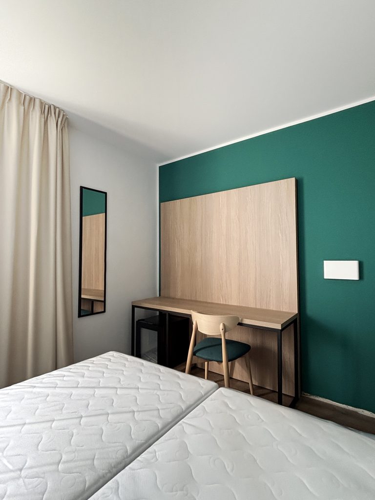 ARC Hotel | Halle Saale | Theska Hoteleinrichtung | Möbel von Theska | Beleuchtung | Hotelzimmer | Raumkonzept | Designer Einrichtung | Hotelprojekt