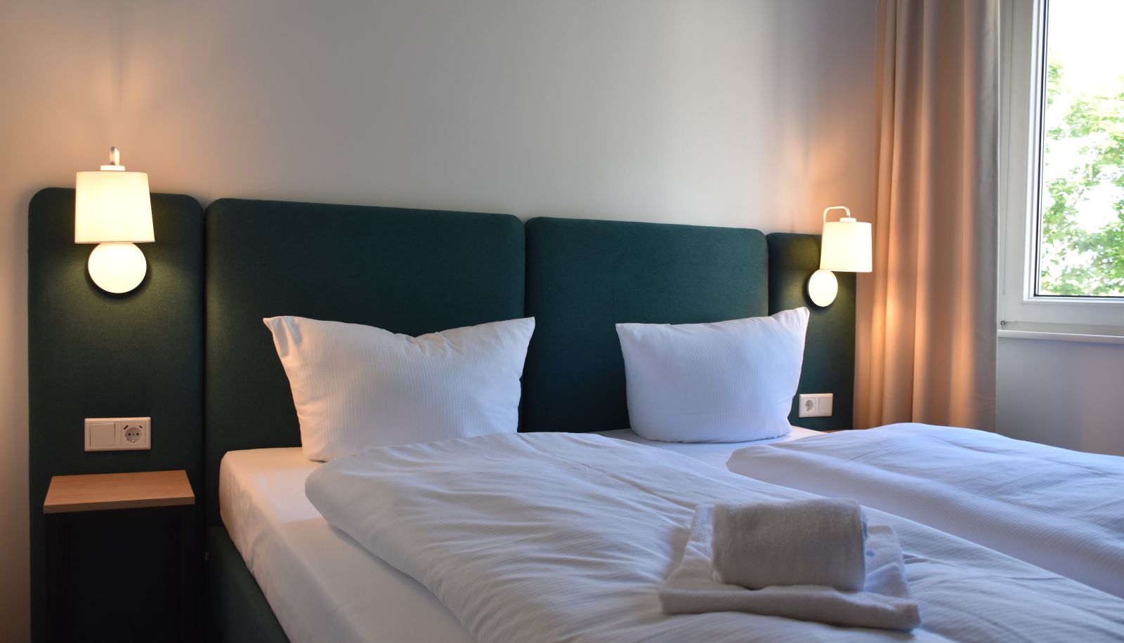 ARC Hotel | Halle Saale | Theska Hoteleinrichtung | Möbel von Theska | Beleuchtung | Hotelzimmer | Raumkonzept | Designer Einrichtung | Hotelprojekt