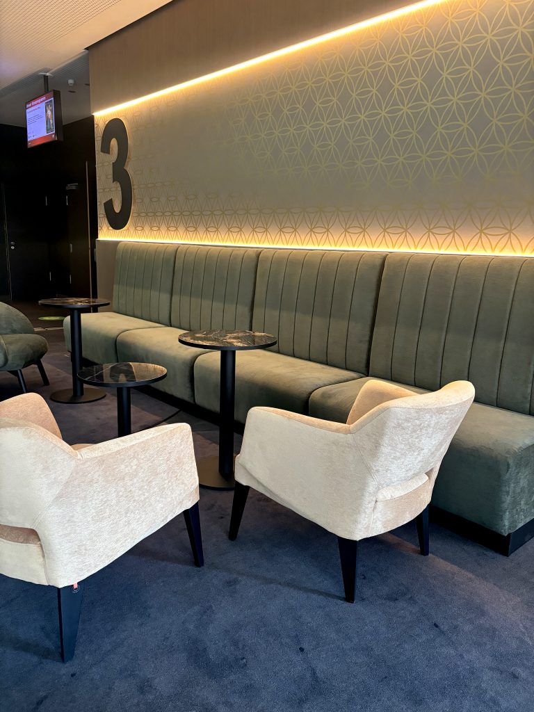 Gießen Kinopolis | Kinopolis Freiburg | Wohnzimmer Kinos | Möbel für Kinopolis | Theska Hoteleinrichtung