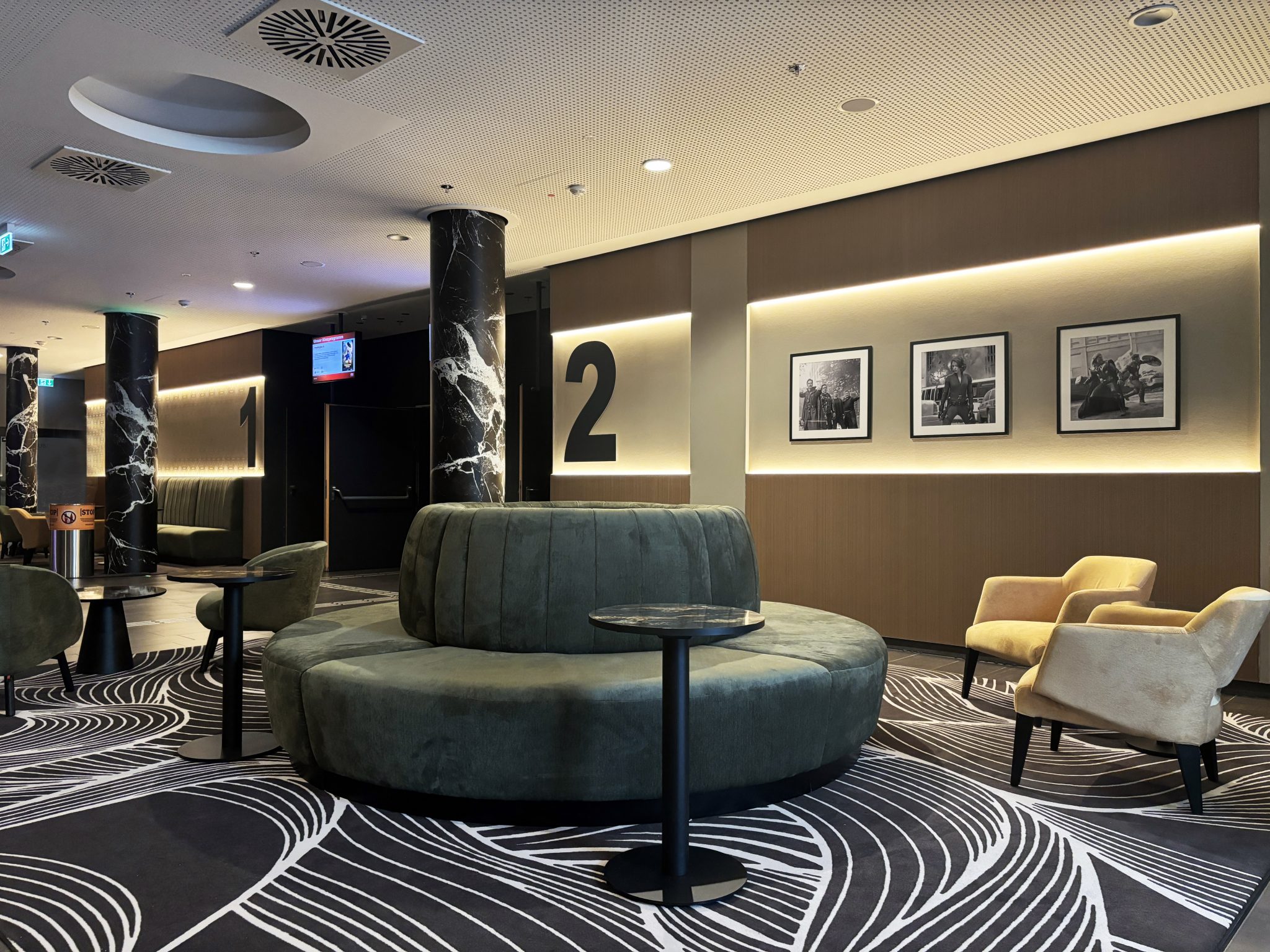 Gießen Kinopolis | Kinopolis Freiburg | Wohnzimmer Kinos | Möbel für Kinopolis | Theska Hoteleinrichtung