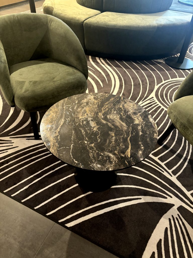 Gießen Kinopolis | Kinopolis Freiburg | Wohnzimmer Kinos | Möbel für Kinopolis | Theska Hoteleinrichtung