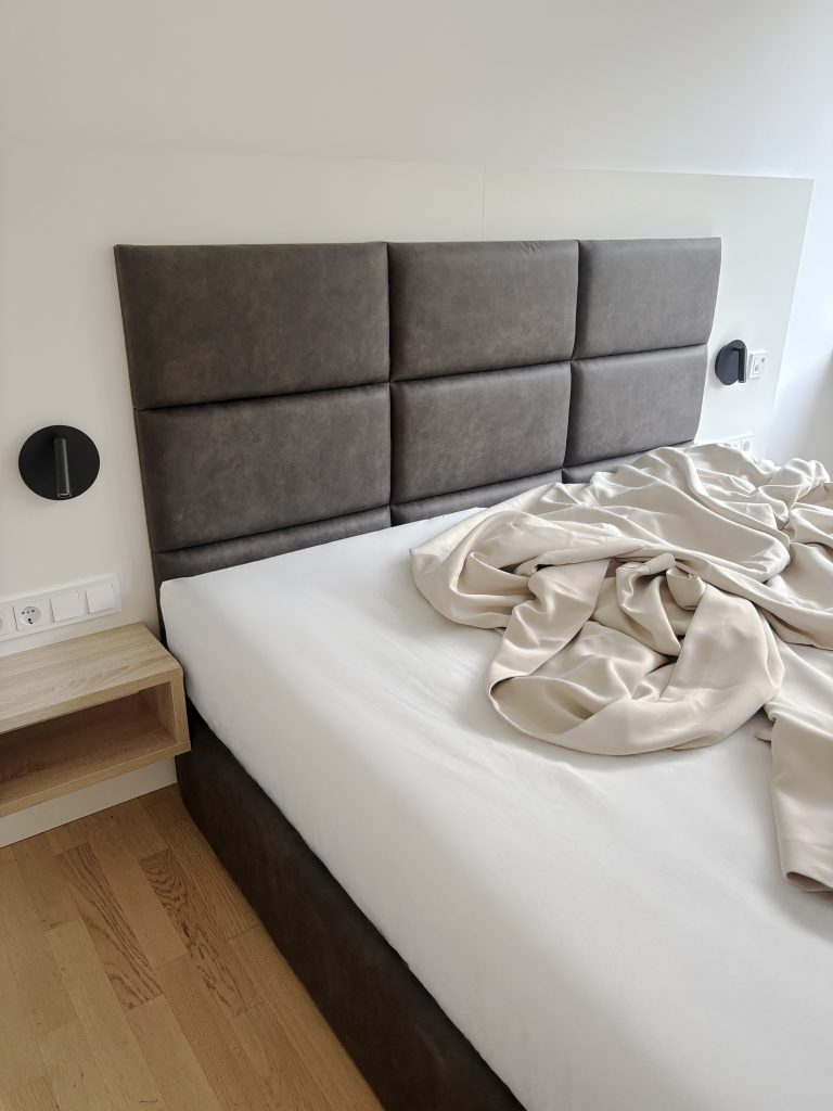 Hescuro Klinik Regena Bad Brückenau | Theska Hoteleinrichtung | Moderne Hotelzimmer | Theska Moebel