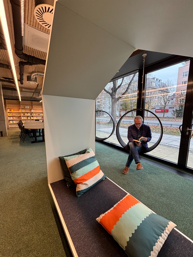 Bibliothek Johannstadt Dresden | Stadtbibliothek Dresden | Theska Hoteleinrichtung | Theska Möbeln | Theska Schaukeln