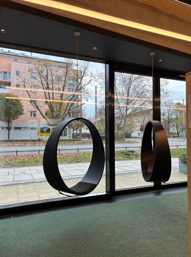 Bibliothek Johannstadt Dresden | Stadtbibliothek Dresden | Theska Hoteleinrichtung | Theska Möbeln | Theska Schaukeln