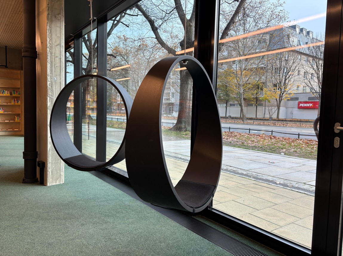 Bibliothek Johannstadt Dresden | Stadtbibliothek Dresden | Theska Hoteleinrichtung | Theska Möbeln | Theska Schaukeln